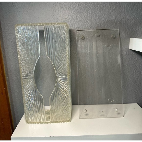 VINTAGE Celebrity lucite tissue holder - Picture 2 of 10